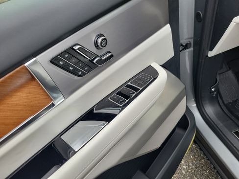 New 2026 Cadillac Vistiq Sport w/ LPO, Floor Liner Package image 18
