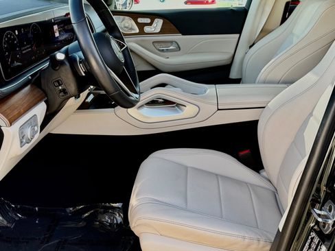 Used 2024 Mercedes-Benz GLS 450 4MATIC image 25