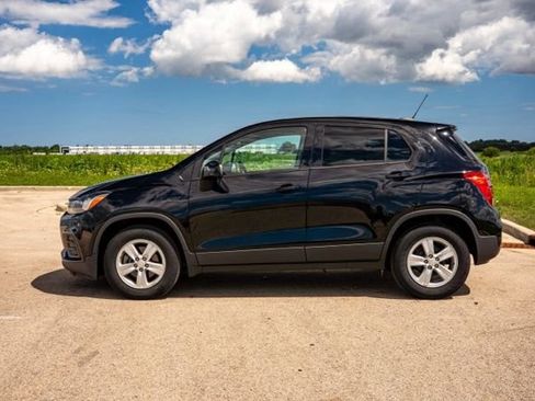 Used 2020 Chevrolet Trax LS w/ Tint and Cruise Package FWD image 4