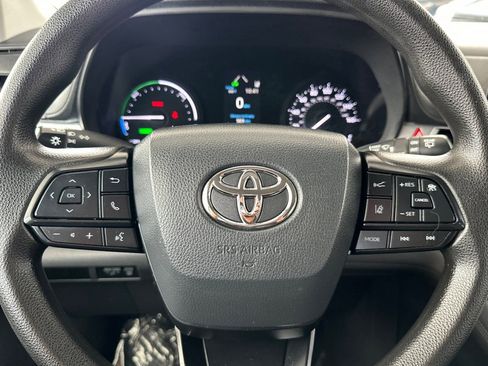 Certified 2023 Toyota Sienna LE FWD image 25