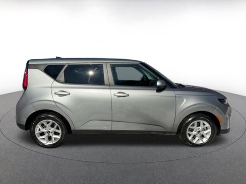 Used 2025 Kia Soul LX w/ LX Technology Package image 16