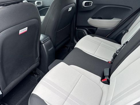 Used 2022 Hyundai Venue SEL FWD image 26