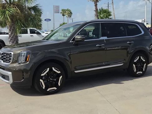 Used 2025 Kia Telluride S FWD image 4