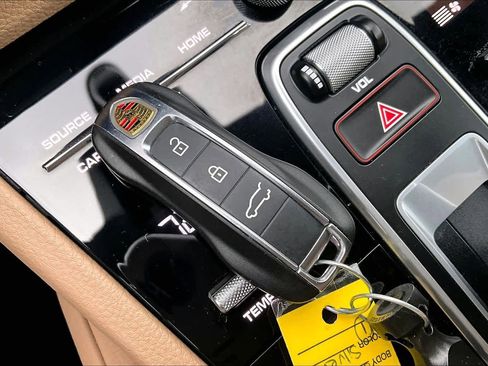 Used 2022 Porsche Cayenne E-Hybrid AWD/4WD image 13
