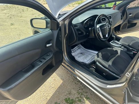 Used 2013 Chrysler 200 Touring FWD image 9