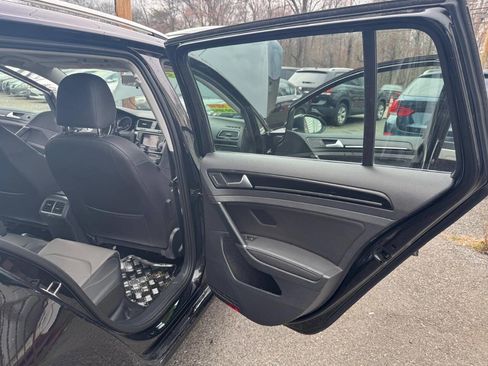 Used 2015 Volkswagen Golf TDI S image 35