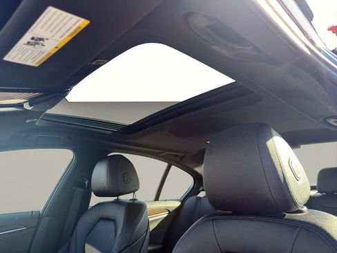 Used 2018 BMW 530i xDrive image 24