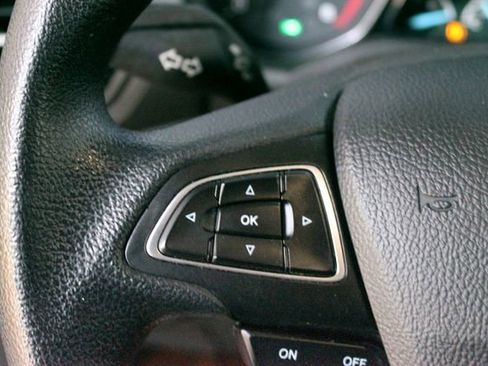 Used 2019 Ford Escape SE FWD image 15