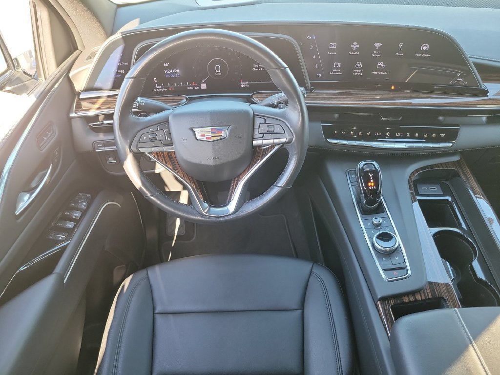 Used 2024 Cadillac Escalade Luxury RWD image 11