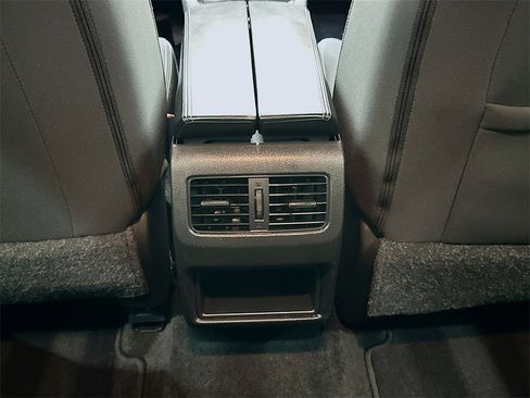 Used 2023 Nissan Rogue S image 24