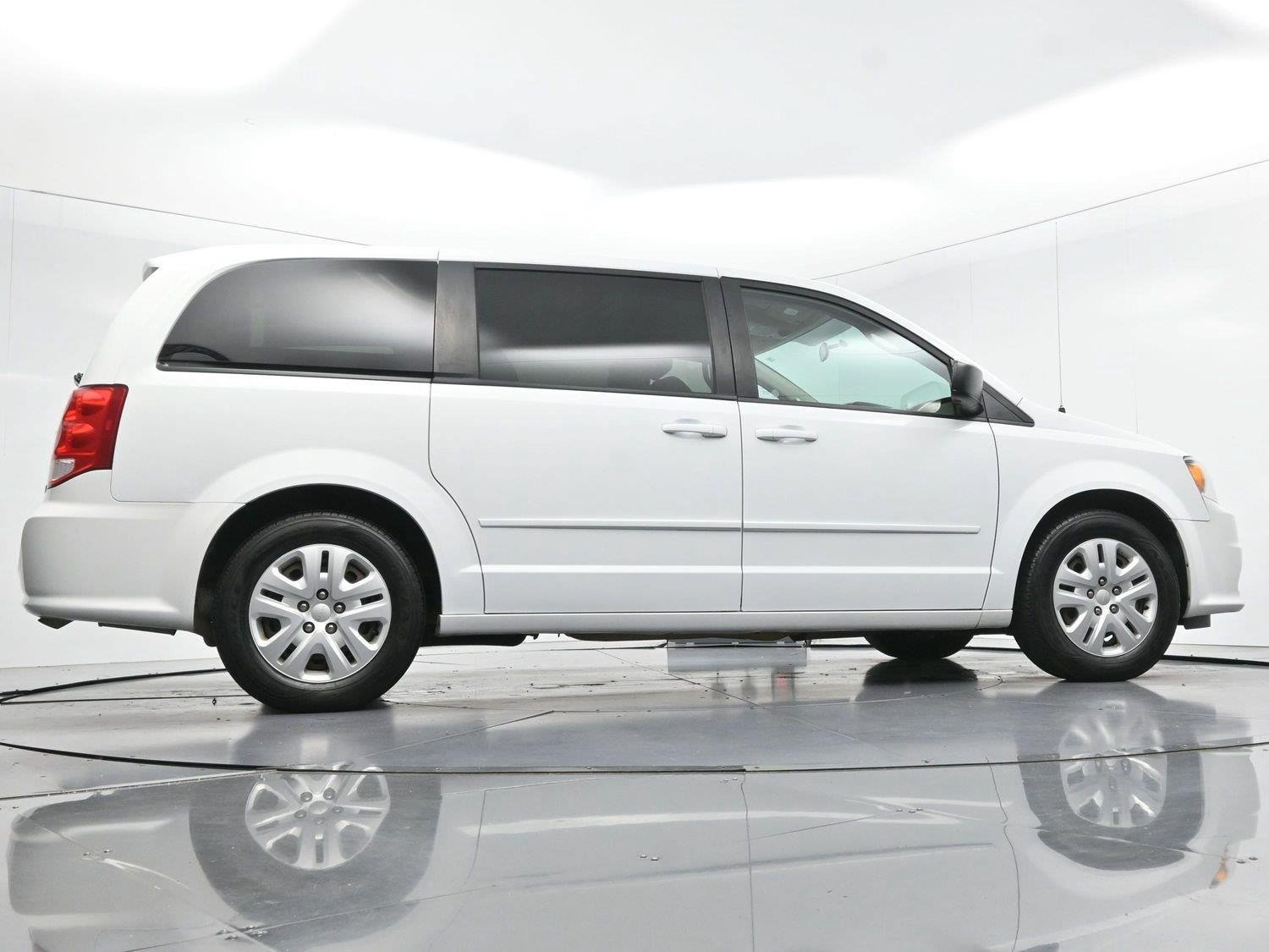 Used 2017 Dodge Grand Caravan SE FWD image 42