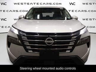 Used 2024 Nissan Rogue SV video 4