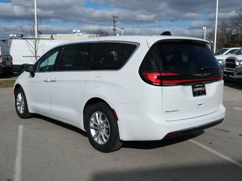 New 2026 Chrysler Pacifica Select image 10