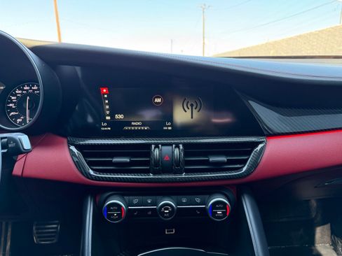 Used 2018 Alfa Romeo Giulia Quadrifoglio w/ Driver Assist Dynamic Package image 15