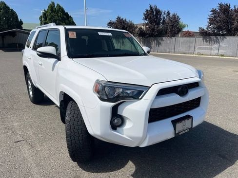 Used 2018 Toyota 4Runner SR5 Premium AWD/4WD image 2