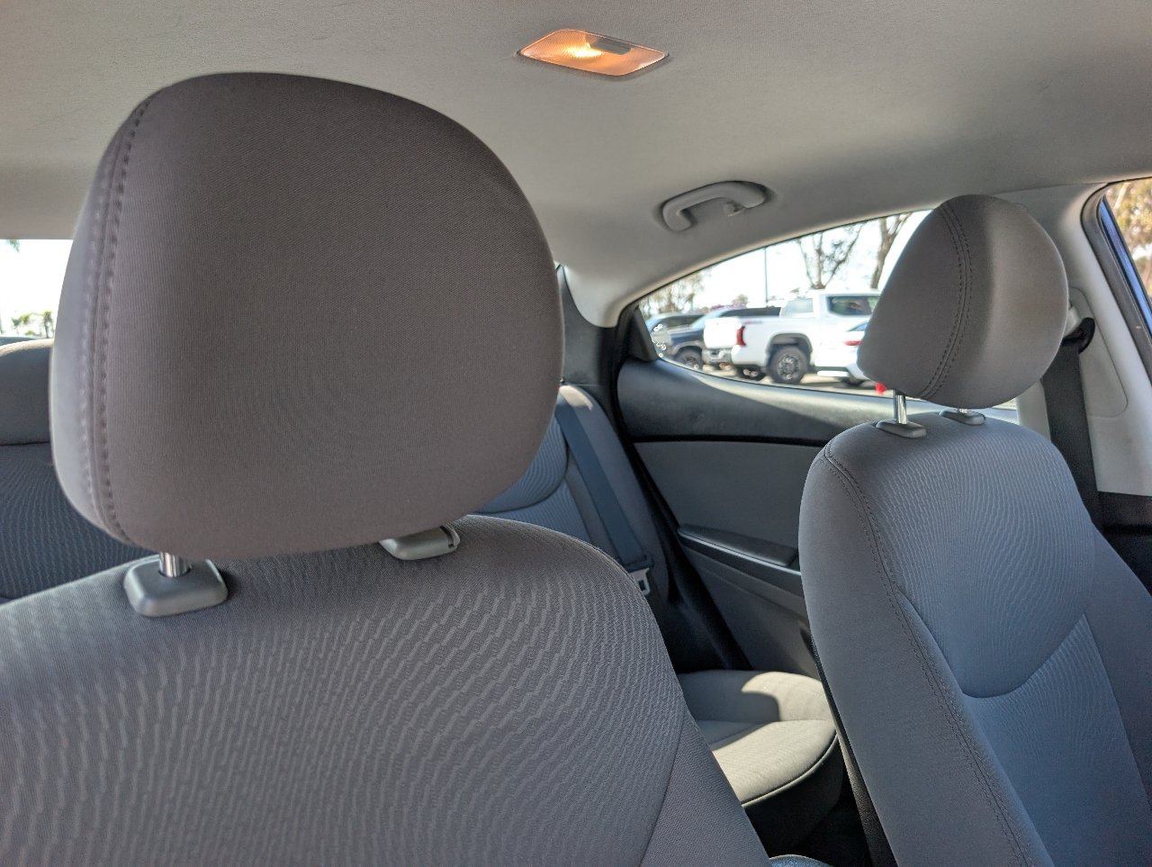 Used 2016 Hyundai Elantra SE FWD image 3