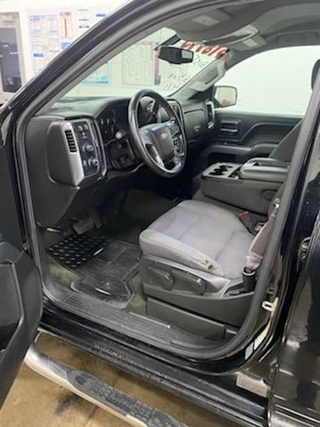 Used 2017 Chevrolet Silverado 1500 LT w/ Trailering Package AWD/4WD image 2