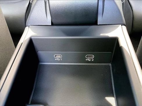 Used 2024 Porsche 911 Carrera T RWD image 25
