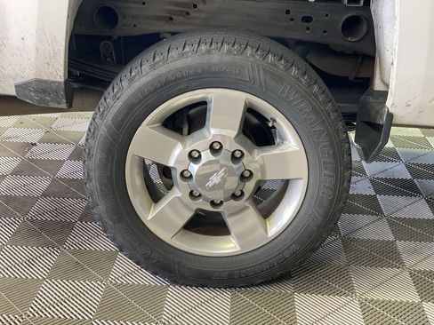 Used 2017 Chevrolet Silverado 2500 W/T AWD/4WD image 18