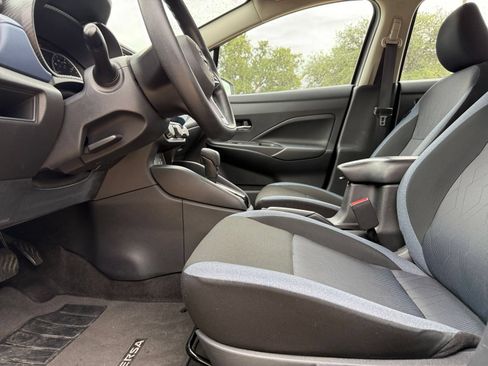 Used 2025 Nissan Versa SV FWD image 27