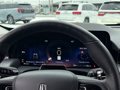 Used 2025 Lincoln Aviator Reserve w/ Illumination Package image 11