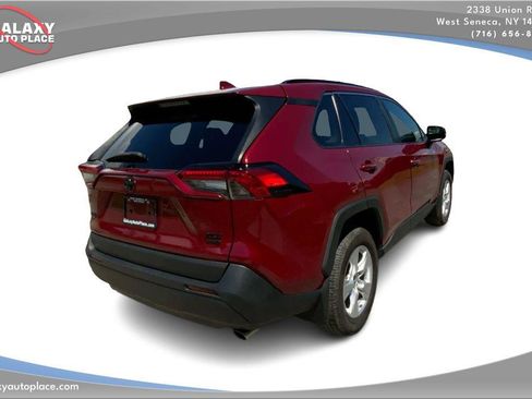 Used 2019 Toyota RAV4 XLE AWD/4WD image 5