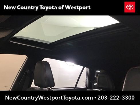 Used 2018 Toyota RAV4 SE image 13