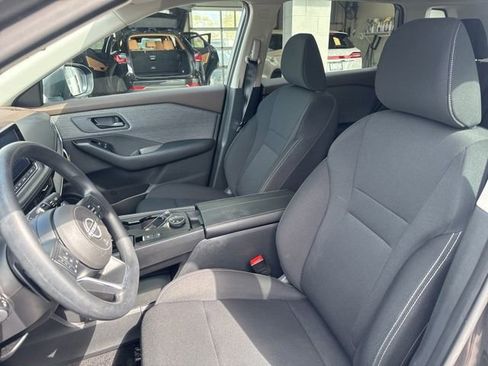 Used 2023 Nissan Rogue S AWD/4WD image 10