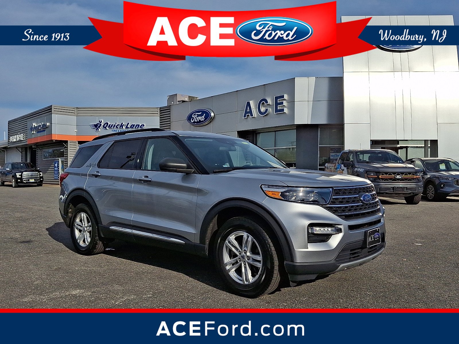 Certified 2023 Ford Explorer XLT w/ Equipment Group 202A AWD/4WD image 1