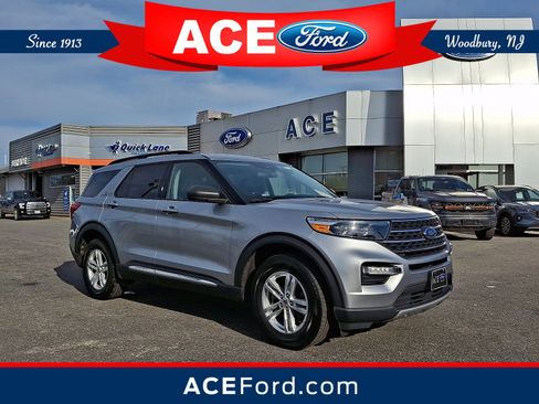 Certified 2023 Ford Explorer XLT w/ Equipment Group 202A AWD/4WD image 1