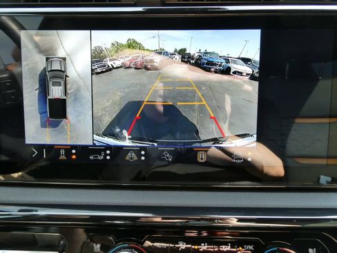 Used 2025 GMC Sierra 1500 AT4 w/ AT4 Premium Package AWD/4WD image 36