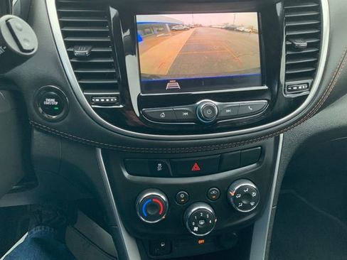 Used 2022 Chevrolet Trax LT w/ LT Convenience Package image 22