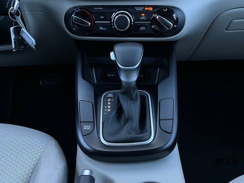 Used 2025 Kia Soul LX w/ LX Technology Package image 21