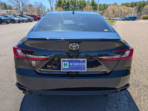 Used 2025 Toyota Camry SE w/ Convenience Package FWD image 4