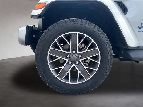 Used 2023 Jeep Wrangler Unlimited Sahara AWD/4WD image 30