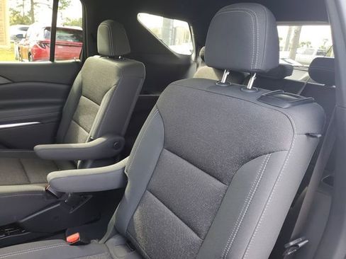 Certified 2025 Chevrolet Traverse LT image 9