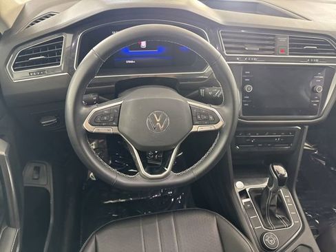 Used 2022 Volkswagen Tiguan SE AWD/4WD image 28