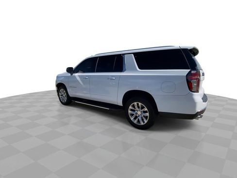 Used 2022 Chevrolet Suburban Premier AWD/4WD image 8