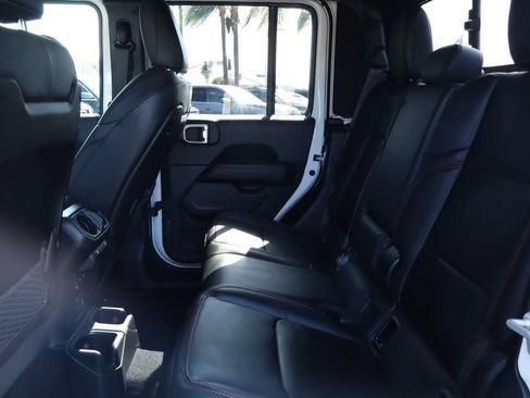 Used 2025 Jeep Gladiator Rubicon w/ Convenience Group AWD/4WD image 33