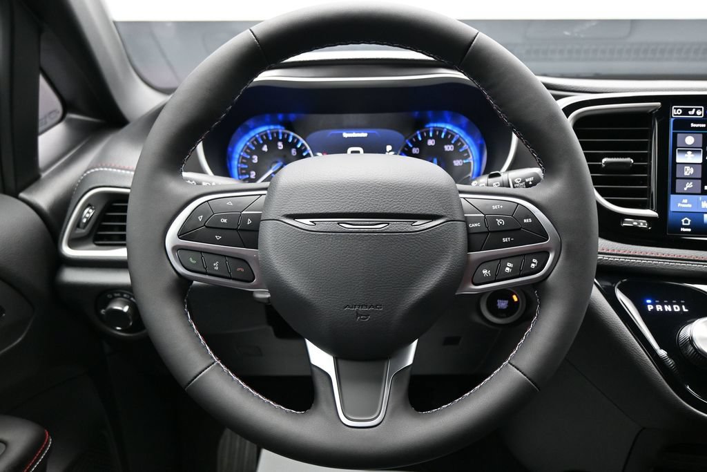 New 2027 Chrysler Pacifica Select FWD image 15
