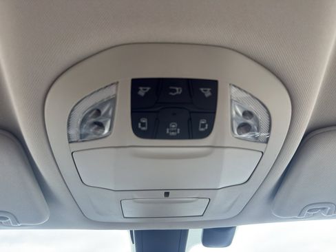 Used 2019 Chrysler Pacifica Touring-L Plus w/ Tire & Wheel Group FWD image 22