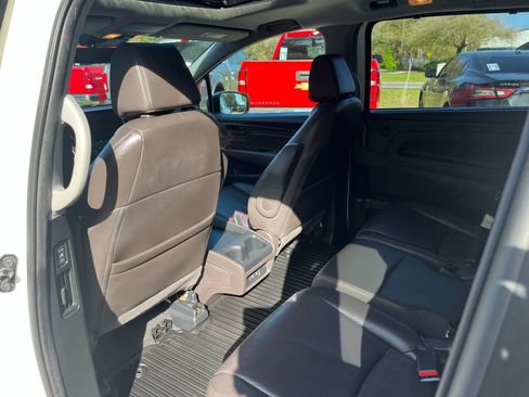 Used 2018 Honda Odyssey EX-L image 13