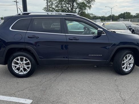Used 2015 Jeep Cherokee Latitude w/ Cold Weather Group AWD/4WD image 9