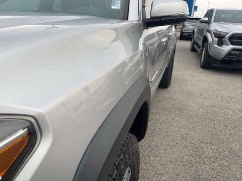 Used 2017 Toyota Tacoma SR5 image 5