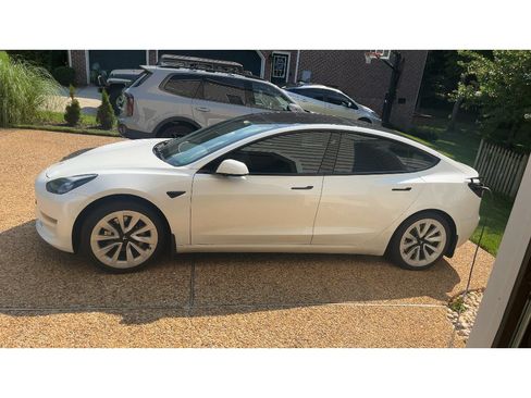 Used 2022 Tesla Model 3 Long Range AWD/4WD image 2