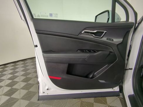 Certified 2025 Kia Sportage SX image 33