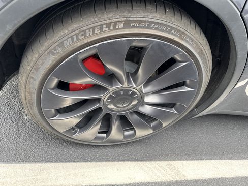 Used 2023 Tesla Model Y Performance AWD/4WD image 11