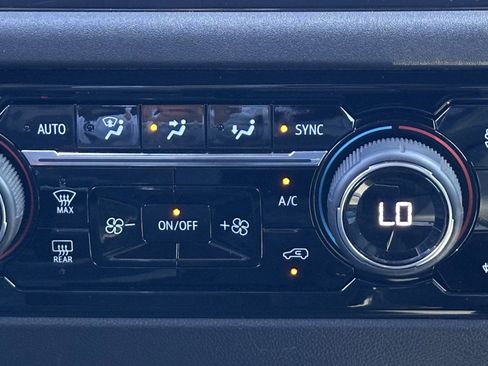 Used 2023 Chevrolet Silverado 1500 ZR2 image 32