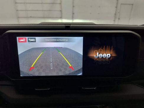 Used 2025 Jeep Wrangler Unlimited Rubicon w/ Convenience Group AWD/4WD image 26