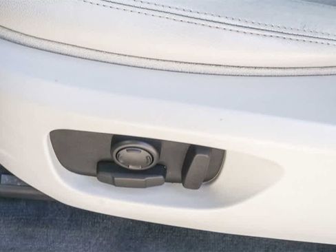 Used 2017 Land Rover Discovery Sport SE image 20